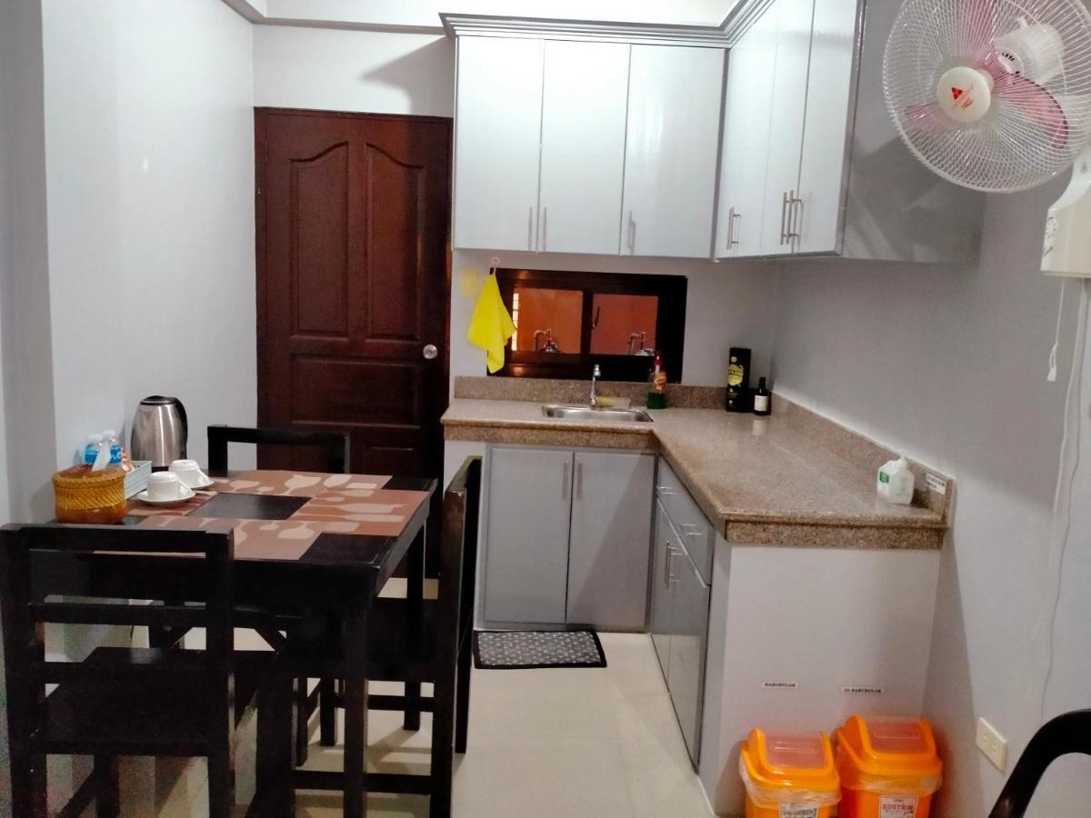 V.F. Riton Apartelle Laoag Exterior foto