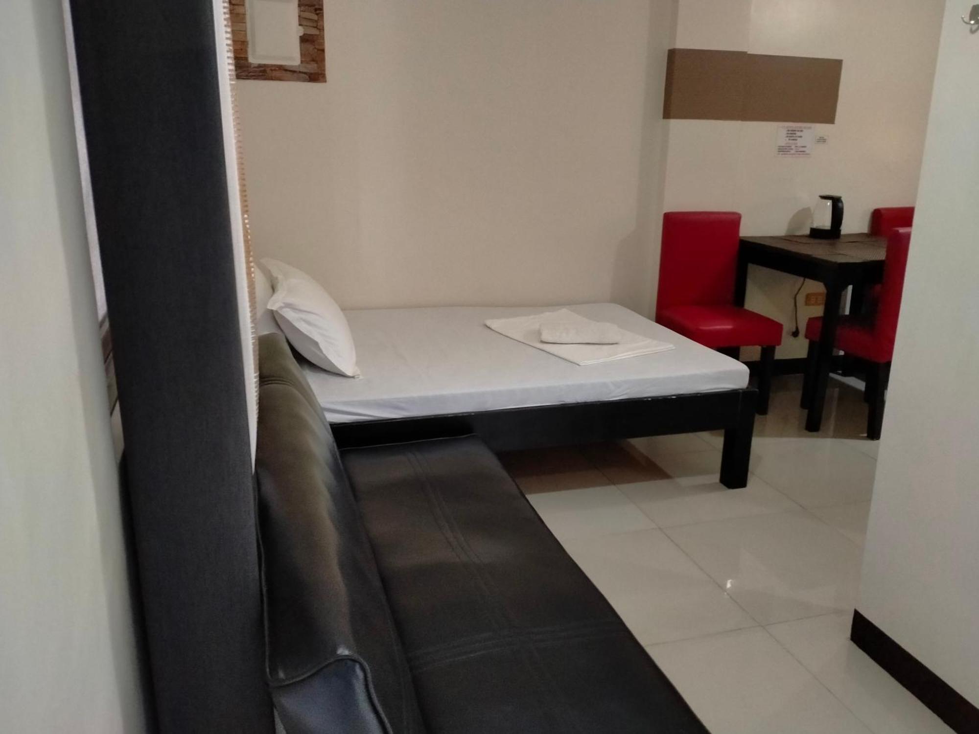 V.F. Riton Apartelle Laoag Exterior foto