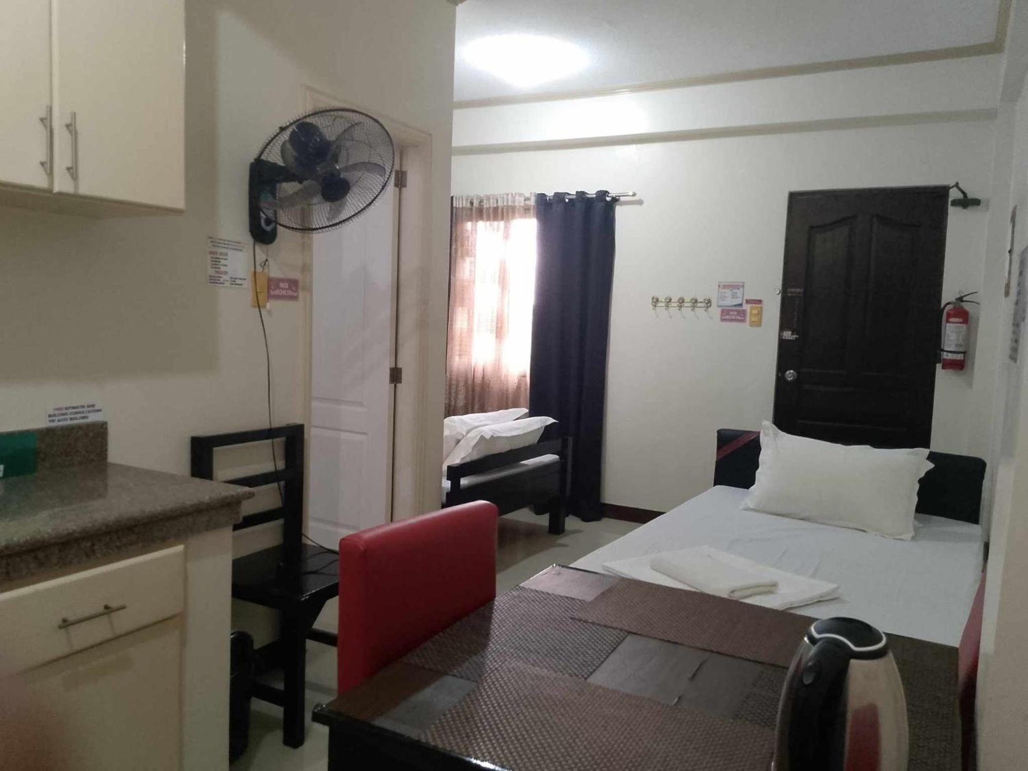 V.F. Riton Apartelle Laoag Exterior foto